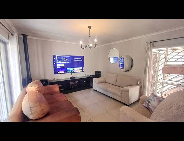 3 BEDROOM SECTIONAL TITLE FOR SALE IN DIE HOEWES